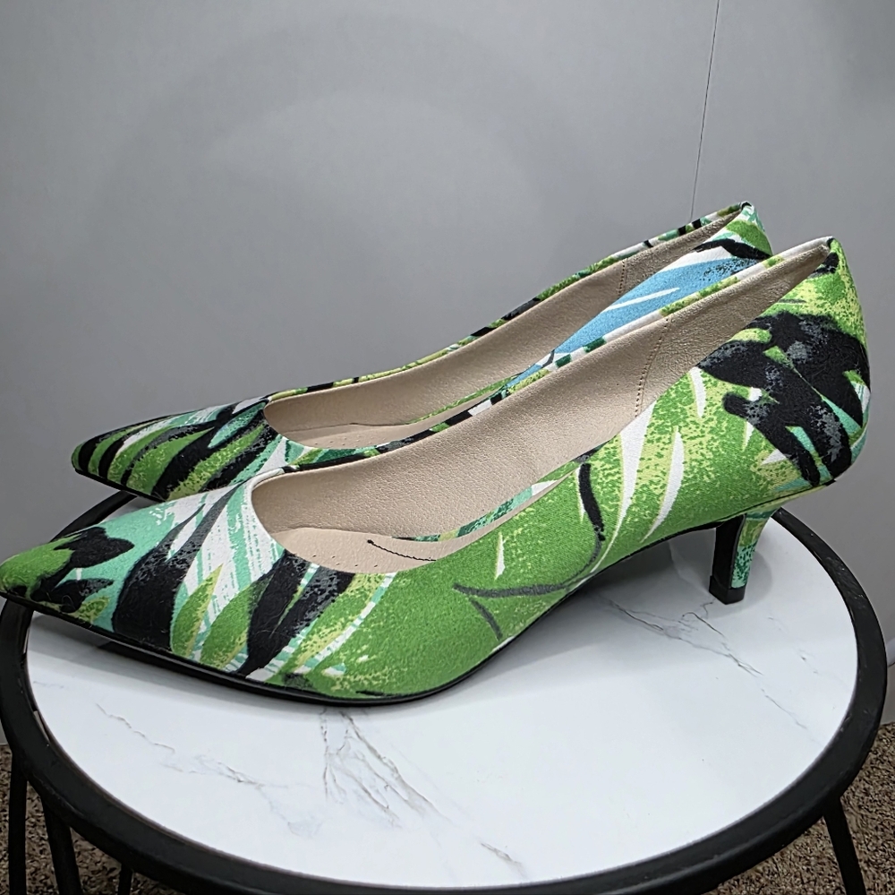NEW Life Stride Soft System Tropical Satin Pumps Kitten Heel Size 8.5W